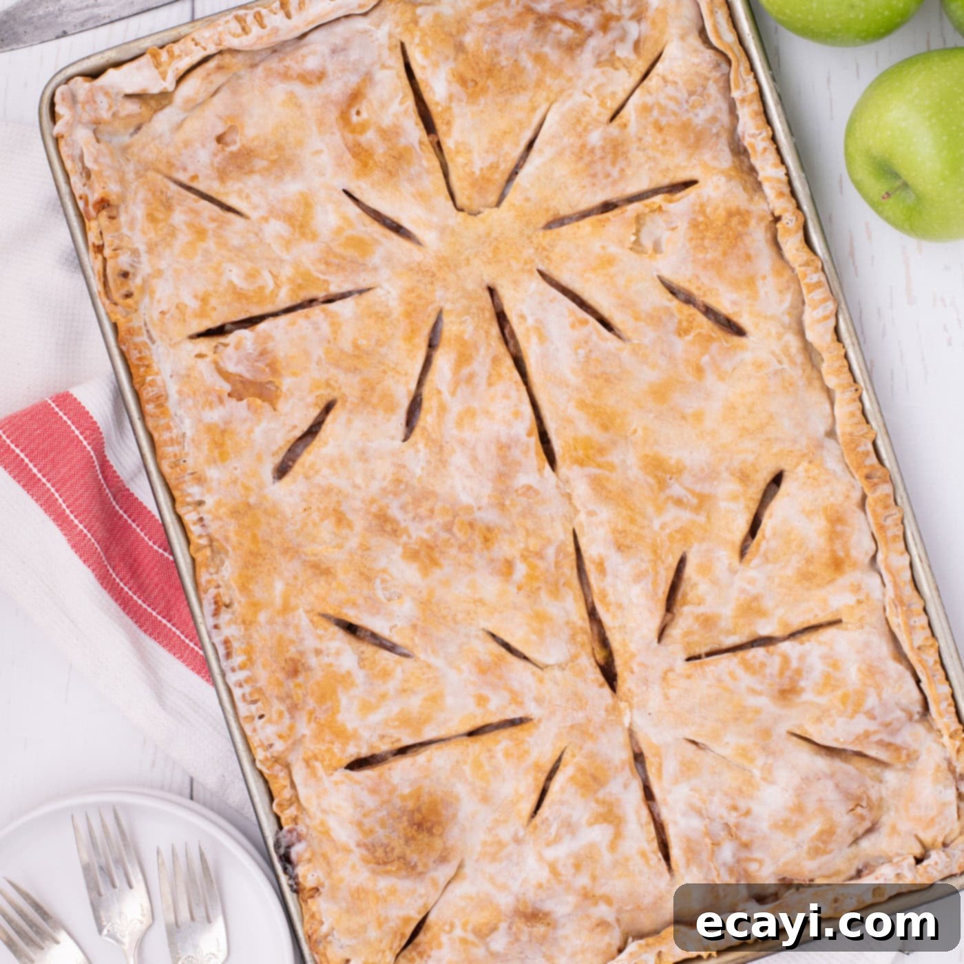 Sheet Pan Apple Pie 1 featured 102799