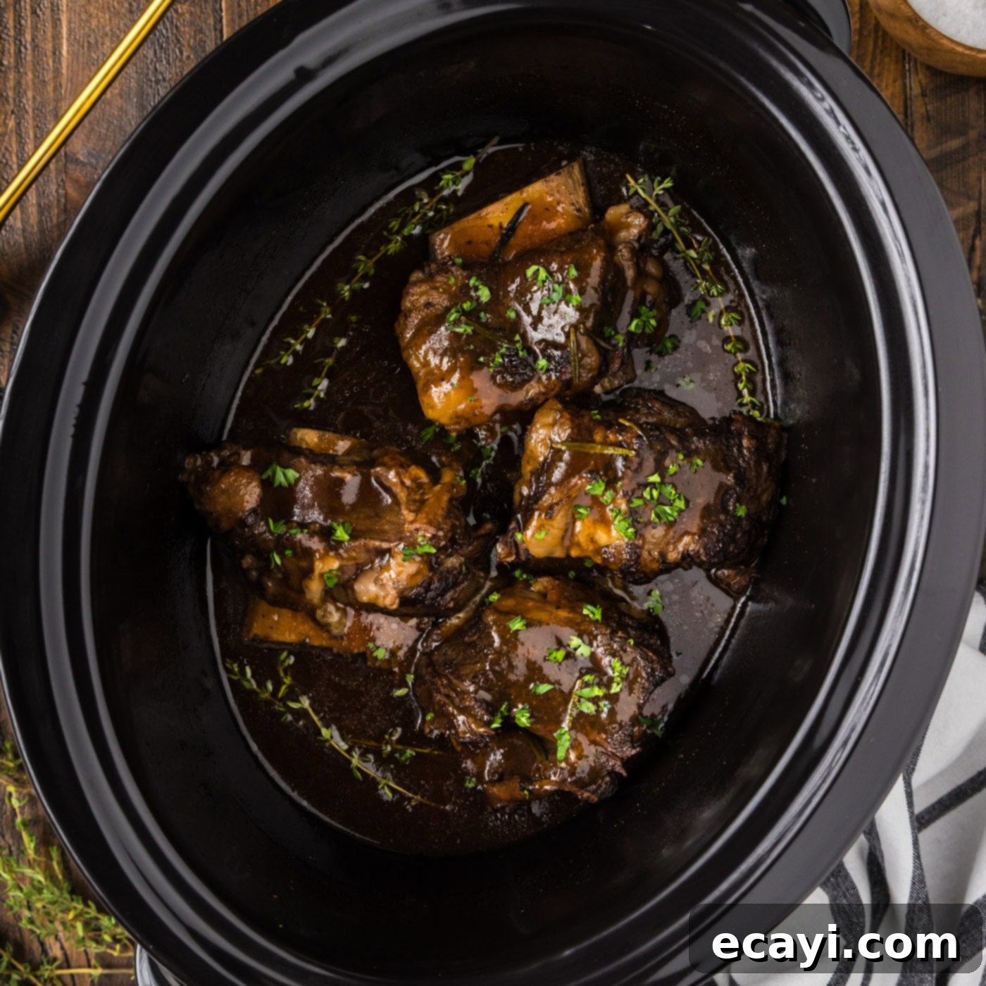 Rich & Tender Slow Cooker Short Ribs 1 featured 104681