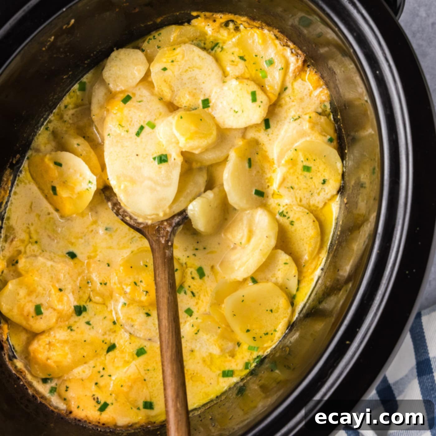 Set It and Forget It Scalloped Potatoes 1 featured 105079