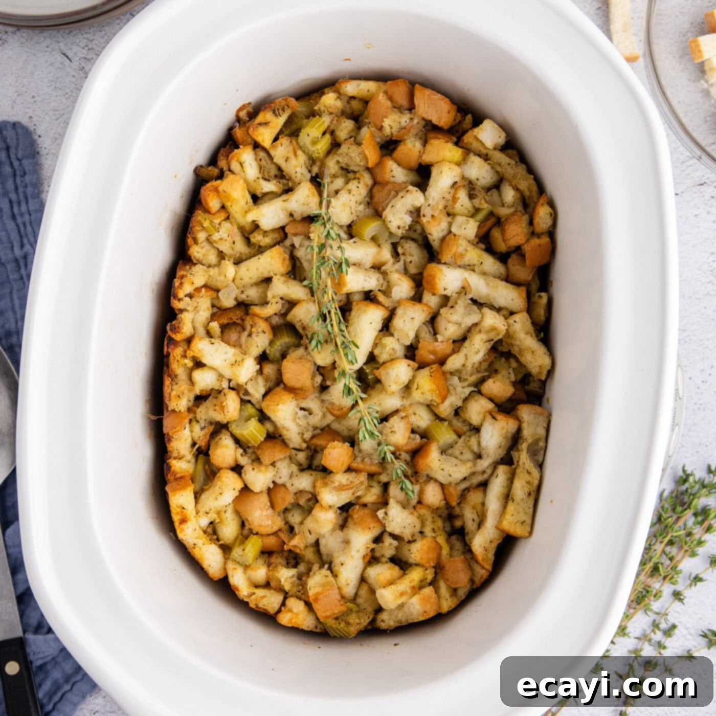 Easy Crockpot Stuffing 1 featured 105408