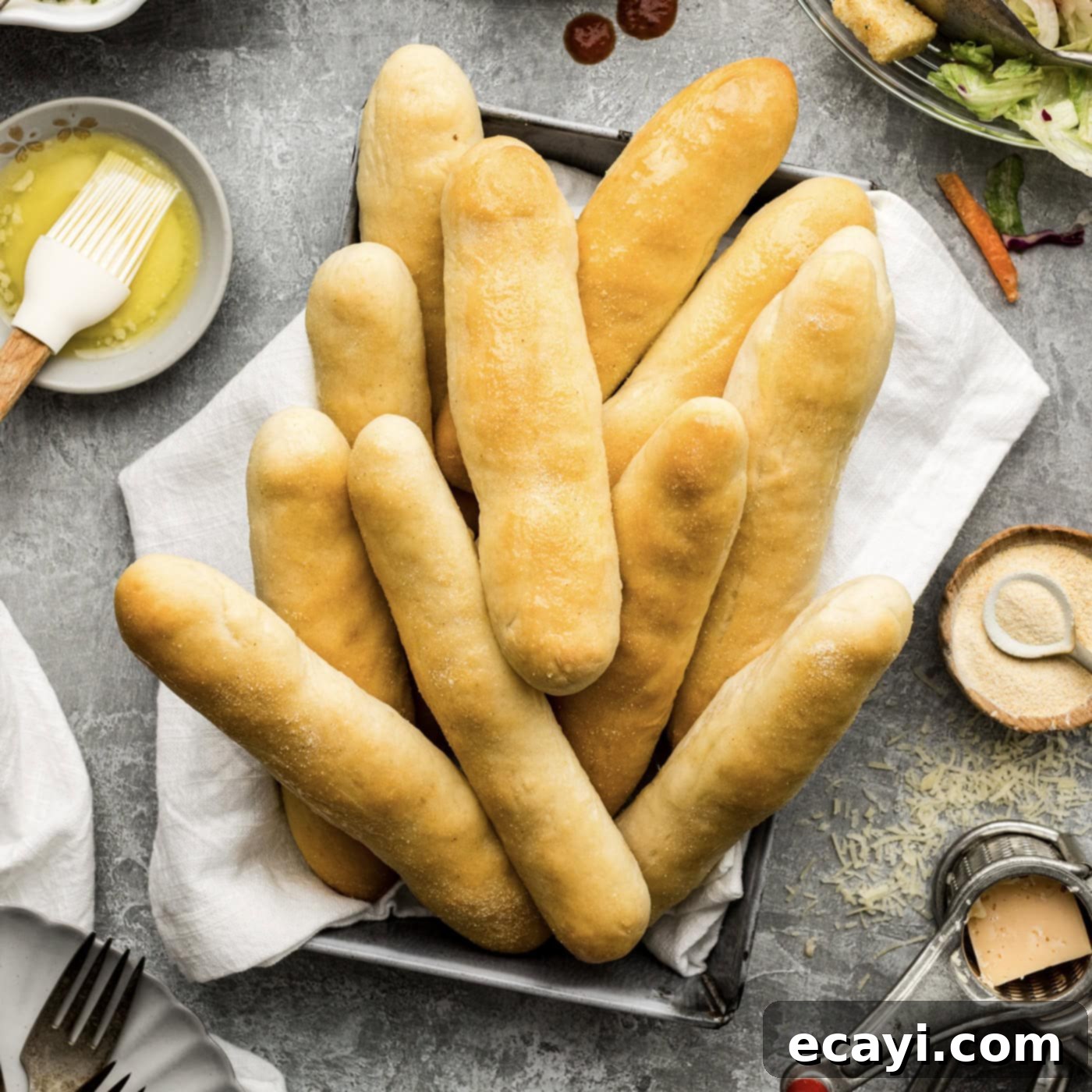 Endless Warm Garlic Breadsticks 1 featured 11092