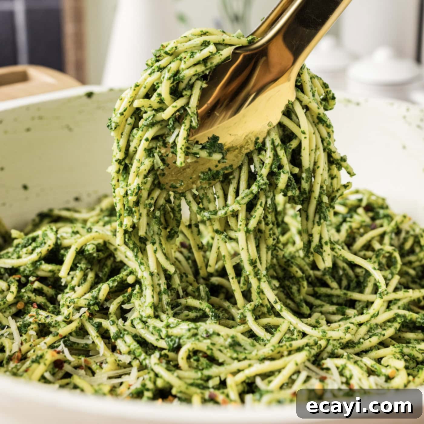 Vibrant Spinach Spaghetti 1 featured 114312