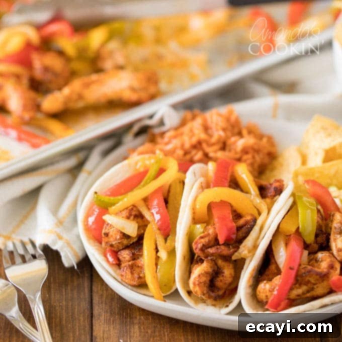One-Pan Chicken Fajitas 1 featured 19279