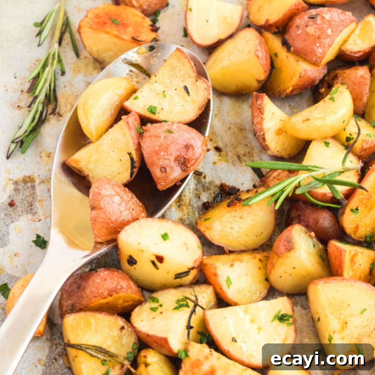 Aromatic Rosemary Garlic Potatoes 1 featured 20970