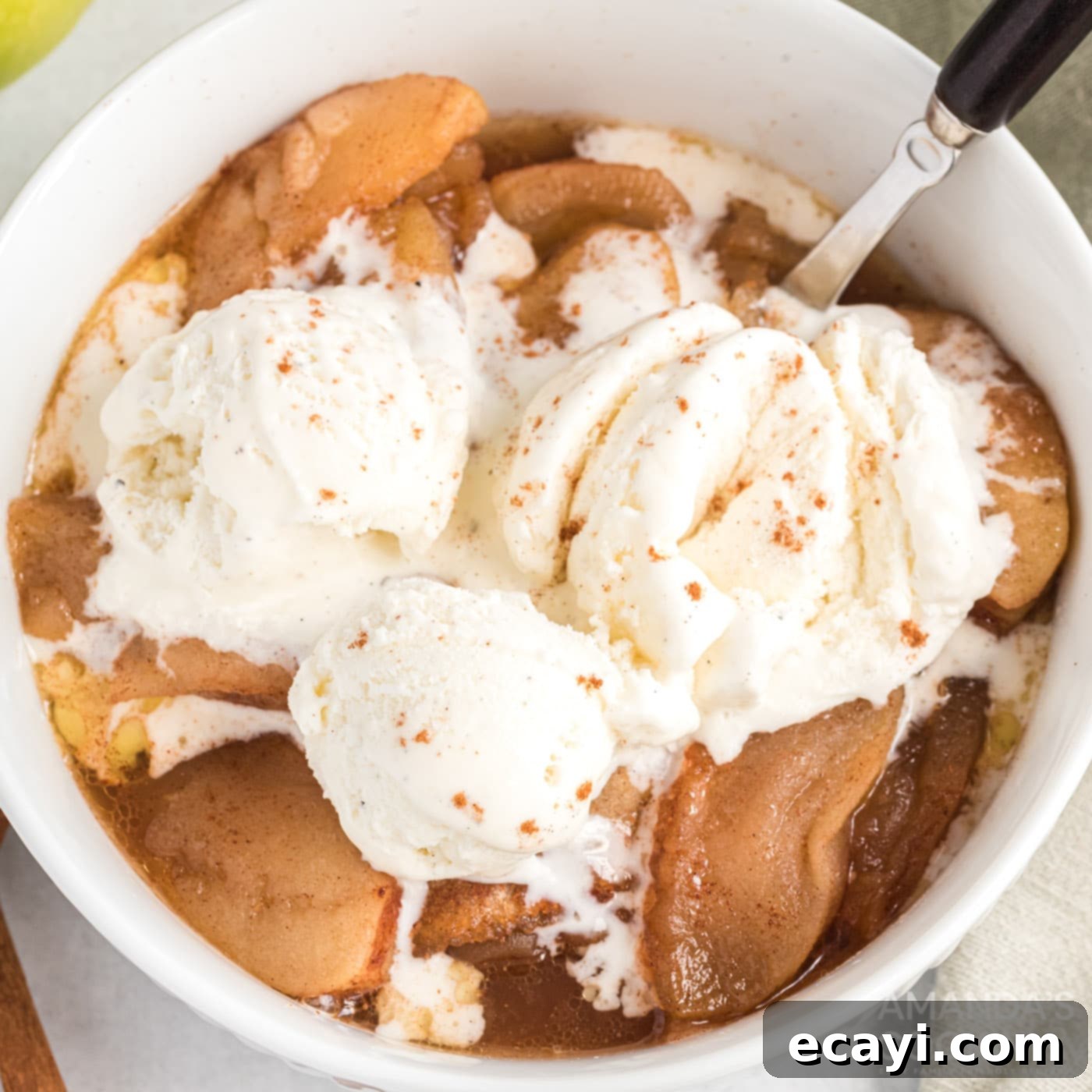 Cozy Slow Cooker Cinnamon Apples 1 featured 28801
