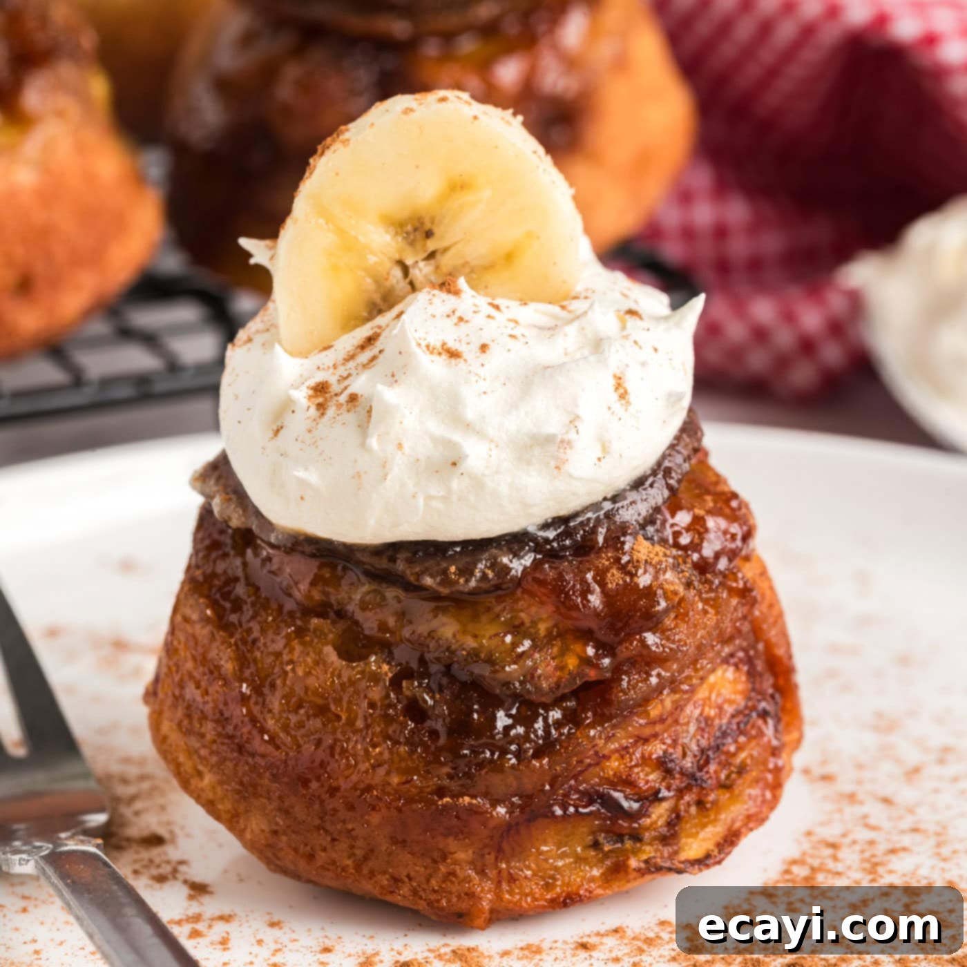 Sticky-Sweet Banana Crown Muffins 1 featured 3495