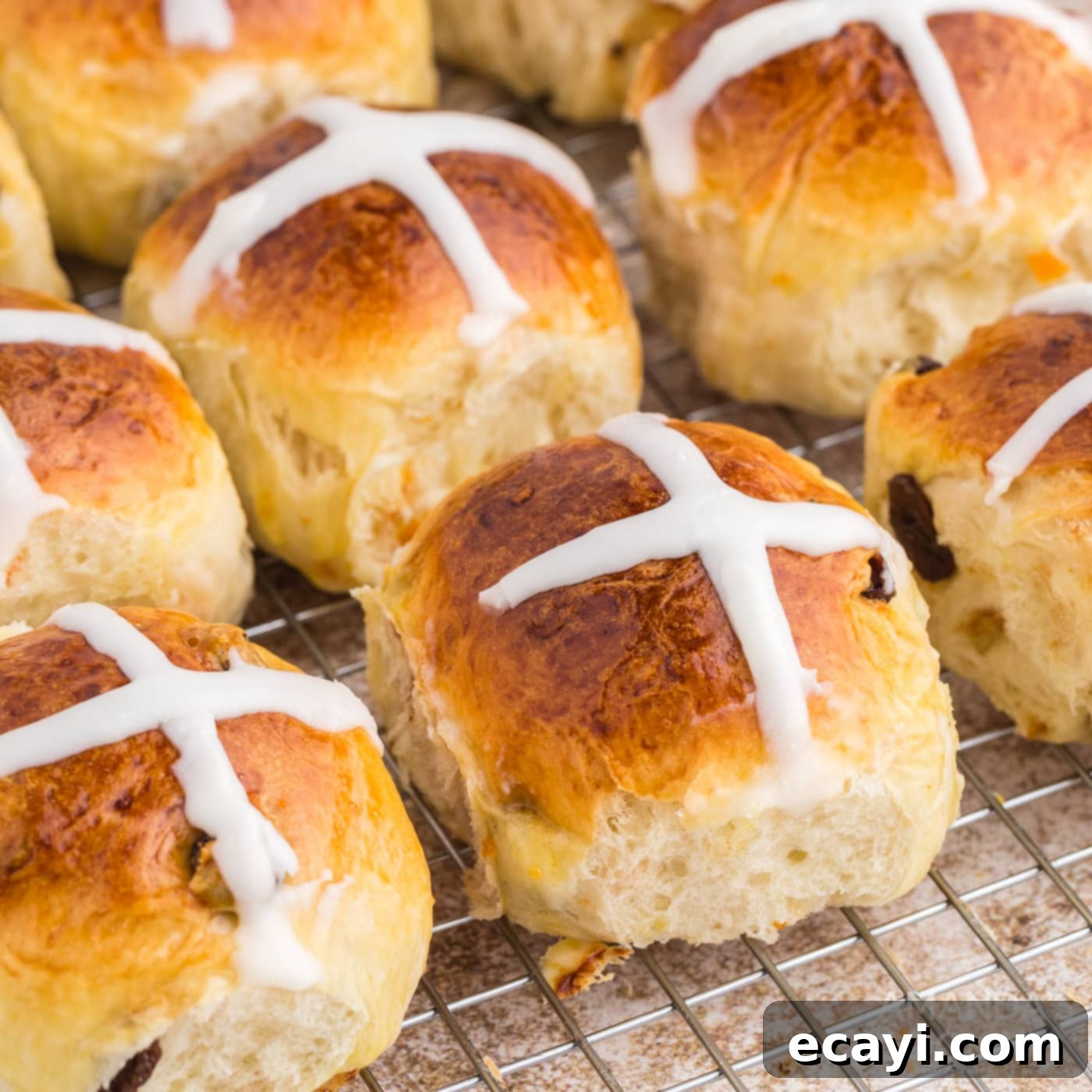 Spiced Easter Buns 36 featured 52420