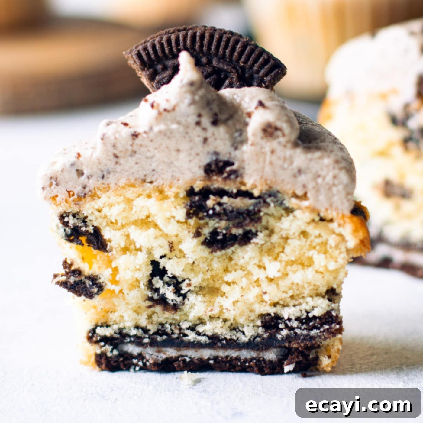 Ultimate Oreo Cupcakes 1 featured 62659