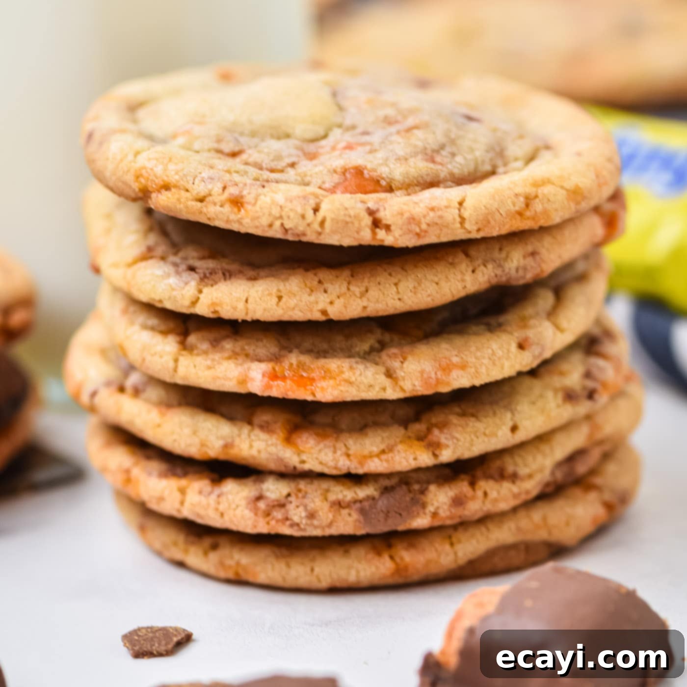 Golden Crunch Butterfinger Cookies 1 featured 72596