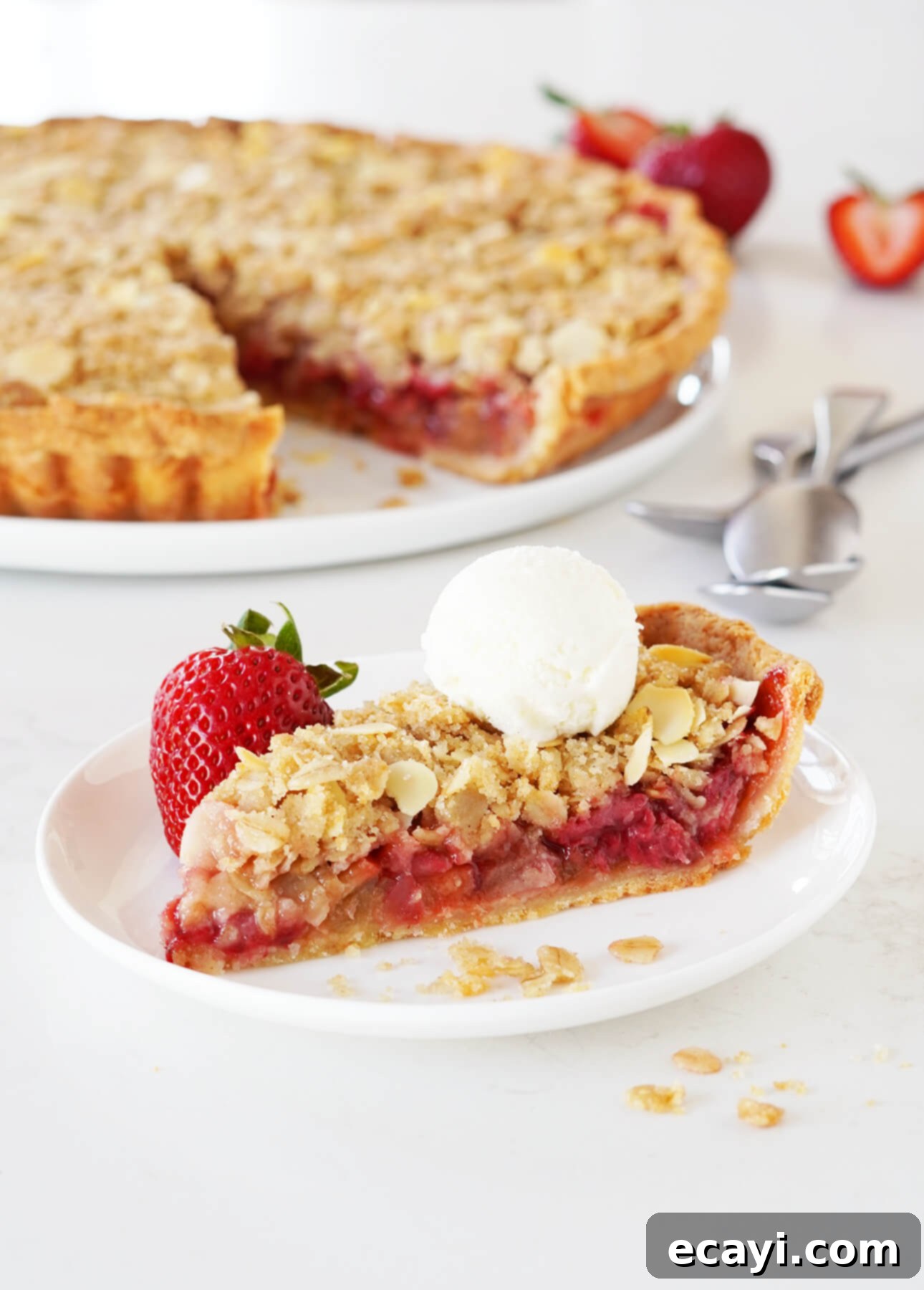 Rustic Strawberry Rhubarb Crumble Pie 1 featured 7989