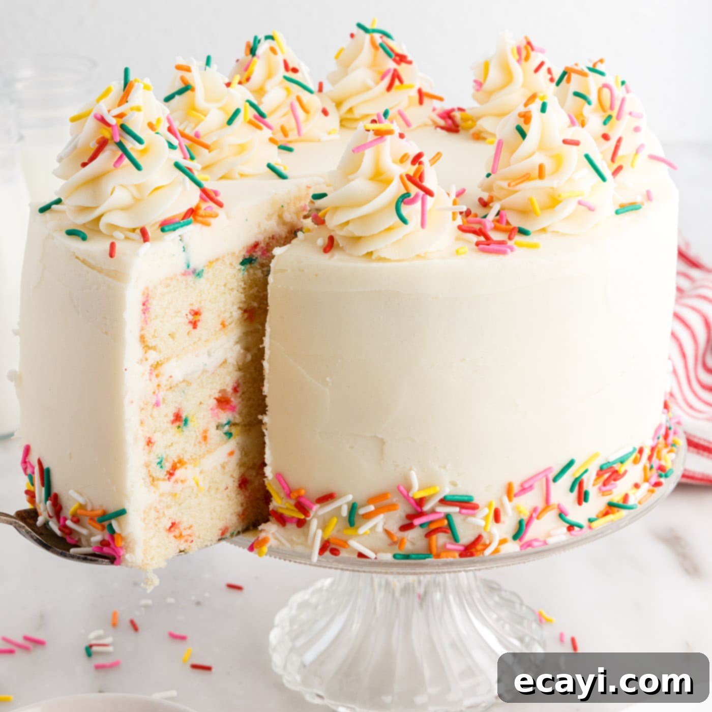 Classic Funfetti Cake 1 featured 84847