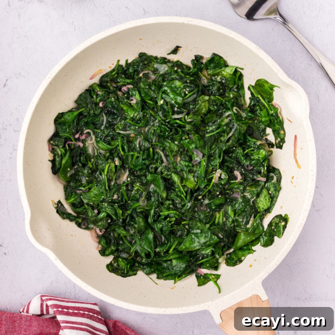 Garlic Spinach Sauté 1 featured 87421