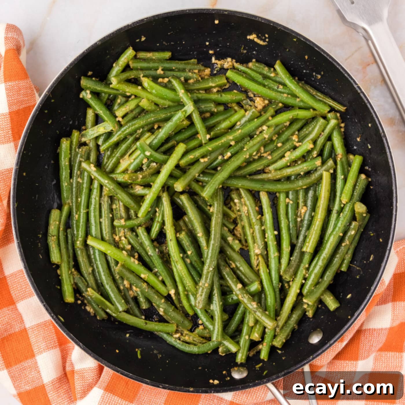 Garlic-Kissed Green Beans 1 featured 88648