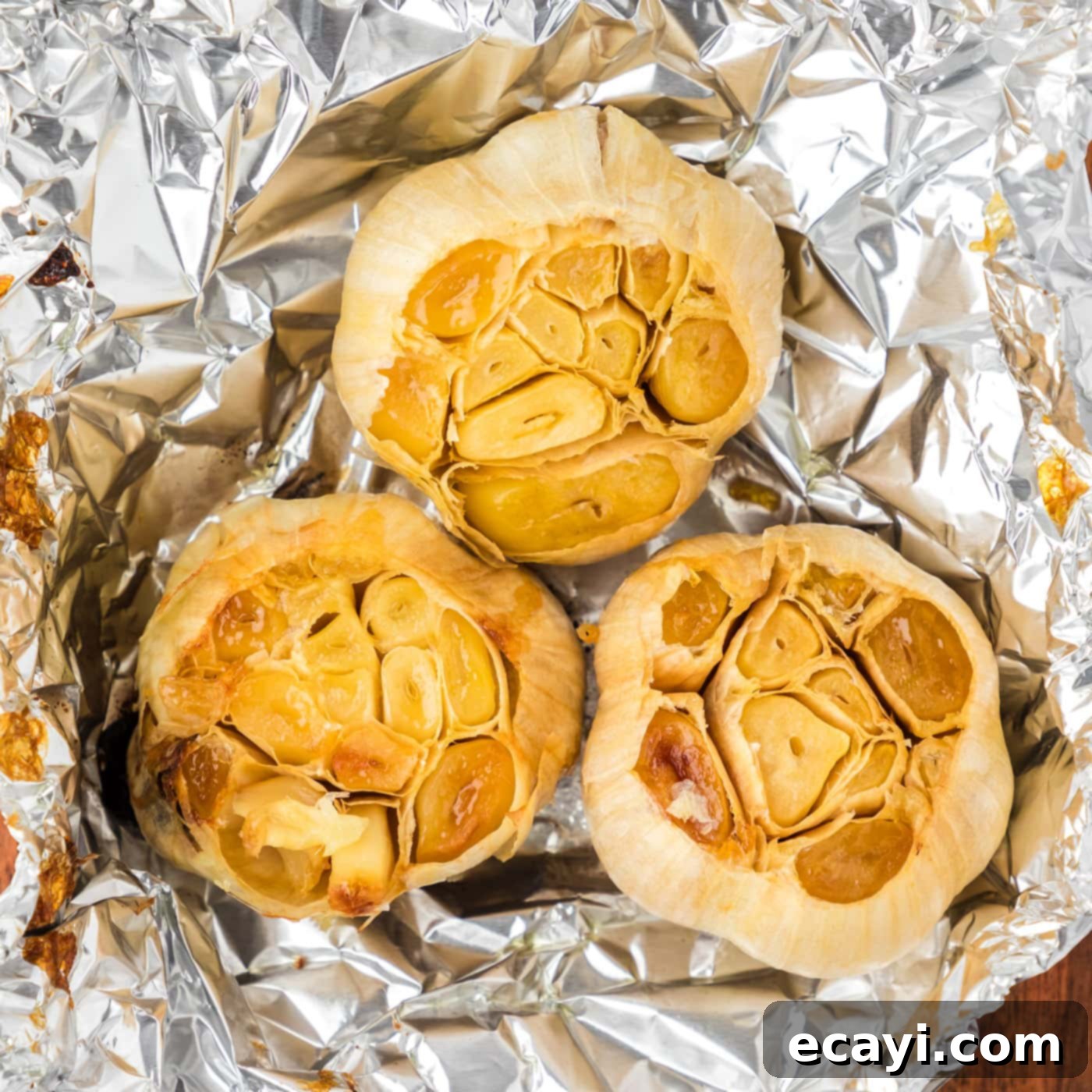Roasting Garlic Made Easy 1 featured 94332