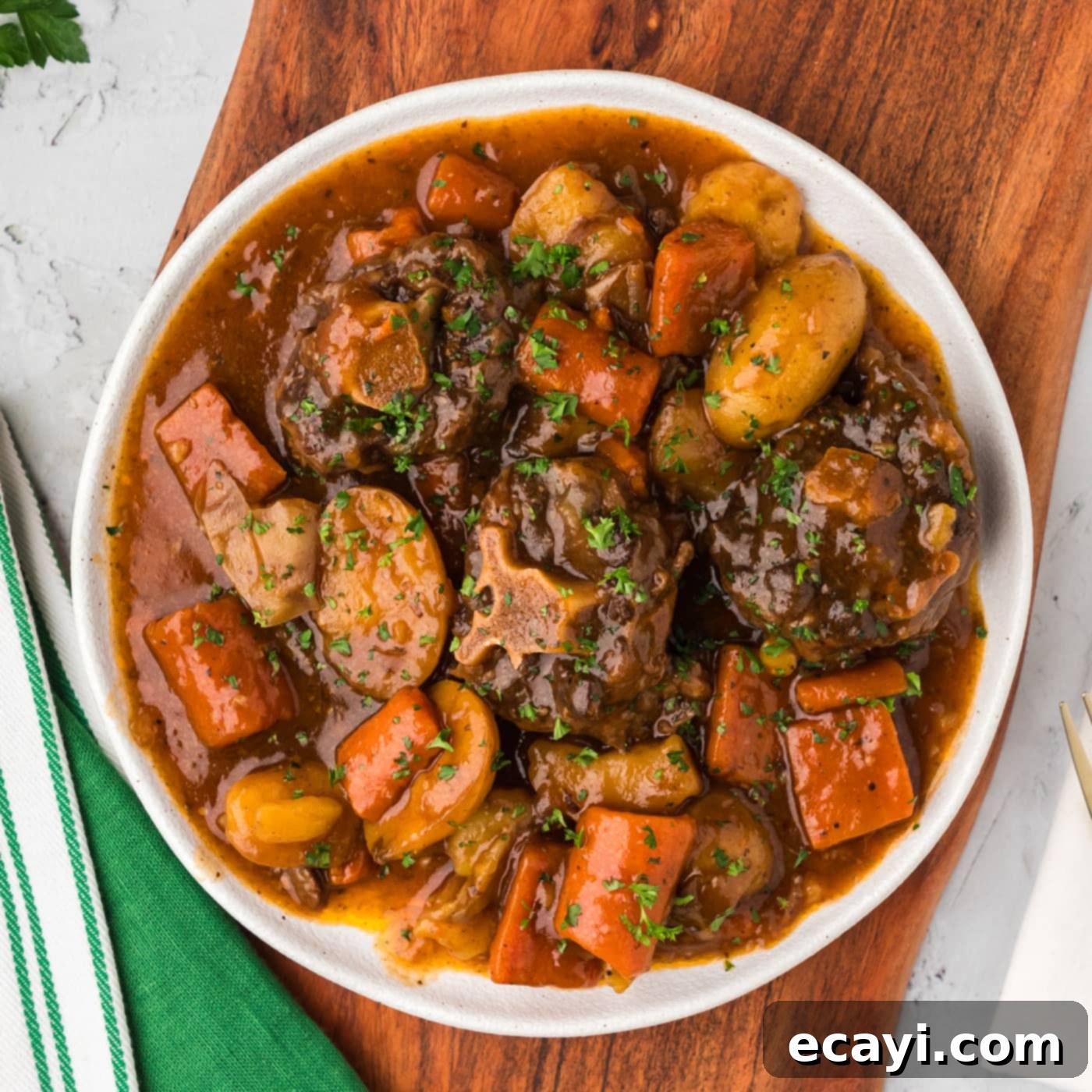 Instant Pot Fall-Off-The-Bone Oxtail 1 featured 97931