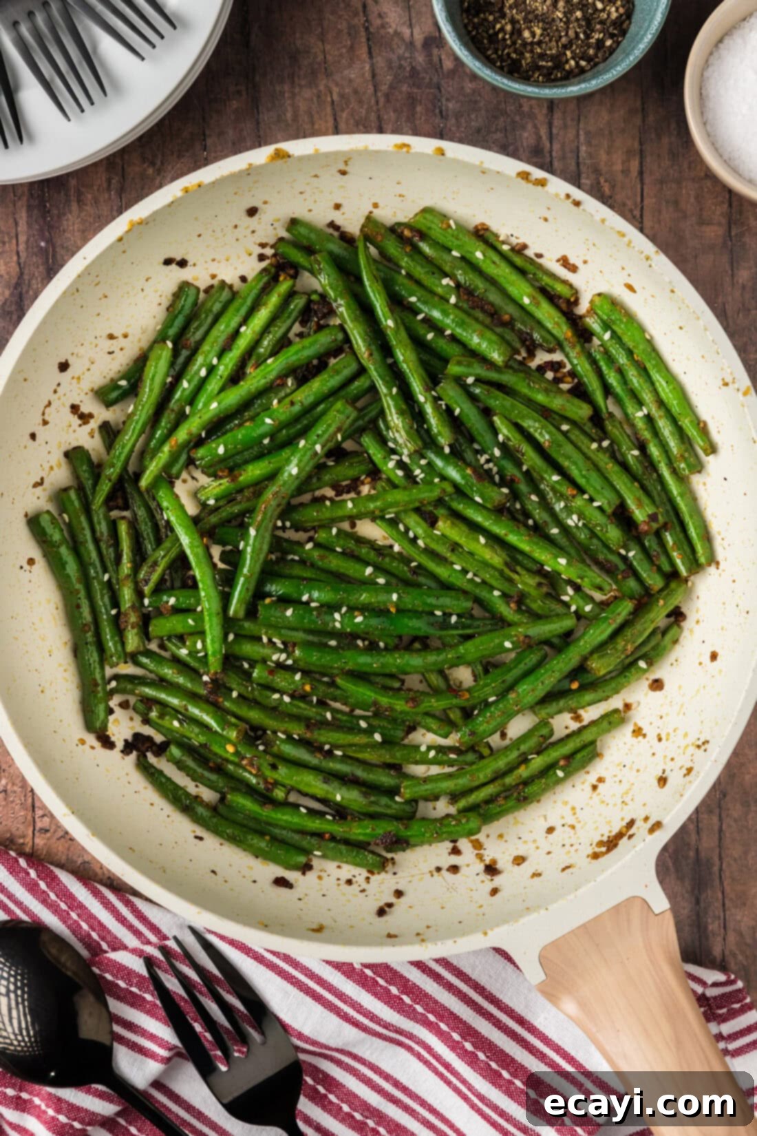Garlic Sauteed Green Beans 9 Sautéed Green Beans in a  skillet