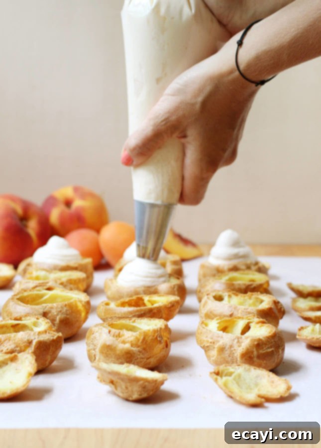 Çarkıfelek, Kayısı ve Şeftalili Ekler 4 Apricot, Peach, and Passion Fruit Cream Puffs with creamy filling and fresh fruit