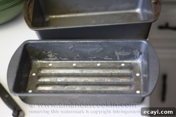 Quaker Oats Ultimate Meatloaf 4 A photo of a 2 Piece Nonstick Meatloaf Bread Pan Set.