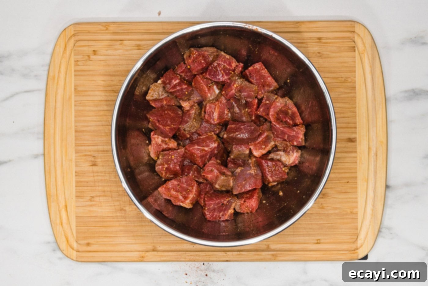 Ultimate Air Fryer Steak Bites 5 seasoned cubed steak in a bowl
