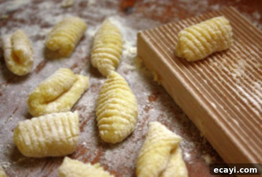 How to Make Classic Gnocchi from Scratch // FoodNouveau.com How to Make Classic Gnocchi from Scratch // FoodNouveau.com