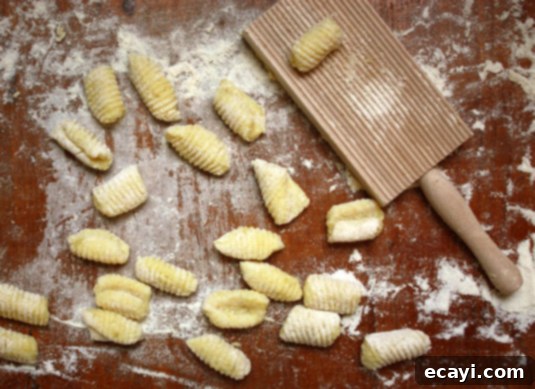 How to Make Classic Gnocchi from Scratch // FoodNouveau.com How to Make Classic Gnocchi from Scratch // FoodNouveau.com