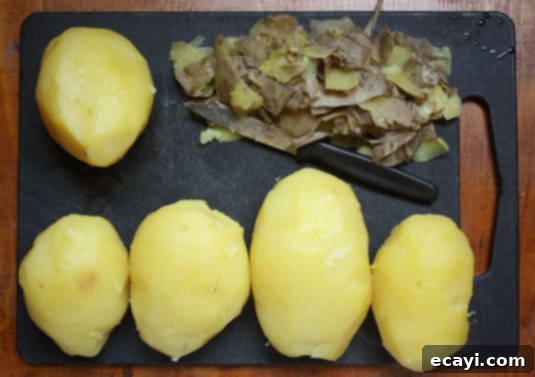 Cooked Potatoes to Make Classic Gnocchi // FoodNouveau.com Cooked Potatoes to Make Classic Gnocchi // FoodNouveau.com