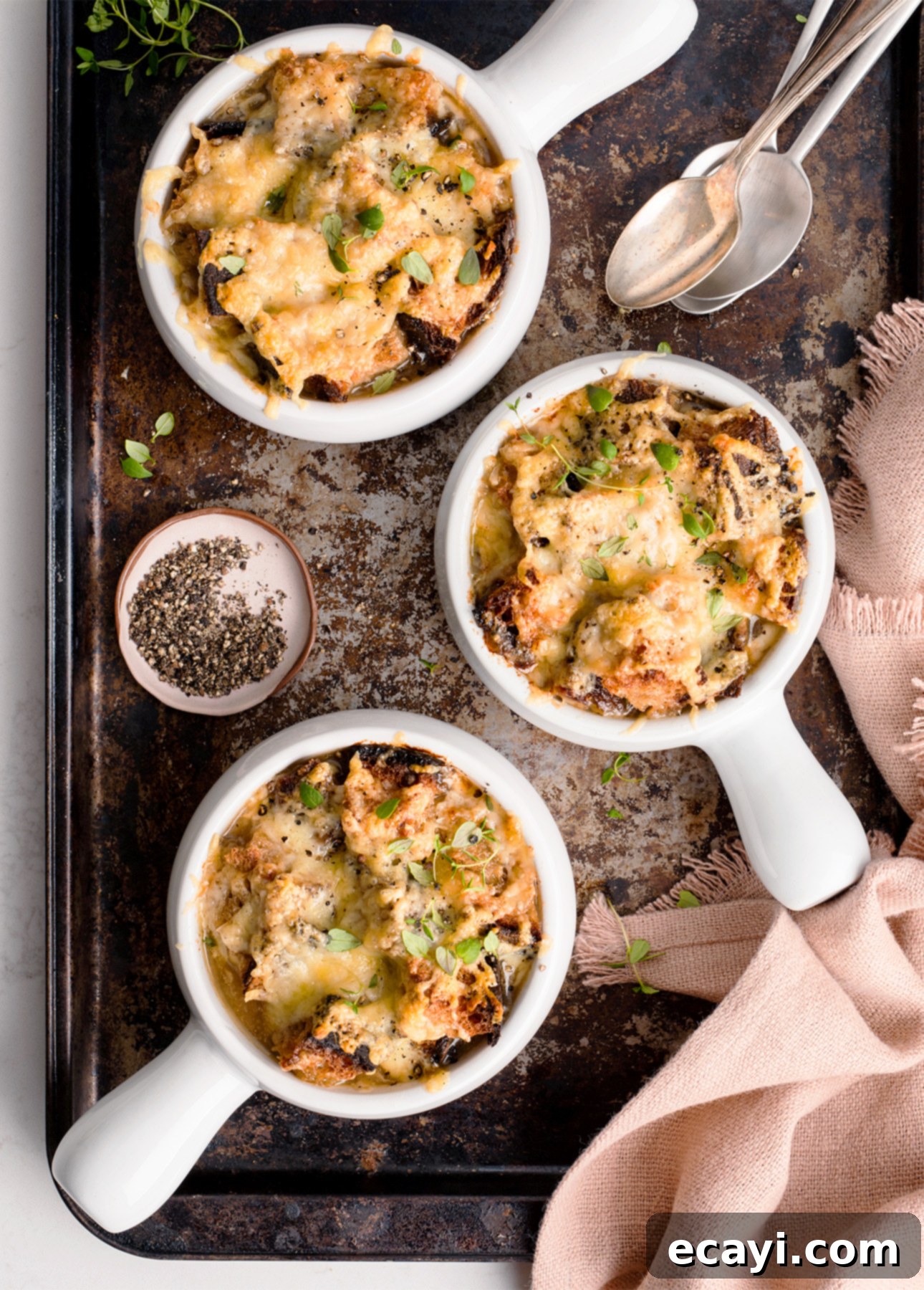 Perfect Homemade French Onion Soup 9 Classic French Onion Soup // FoodNouveau.com