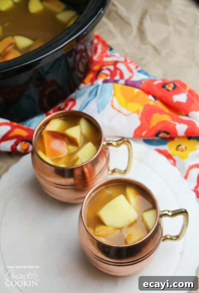Crockpot Caramel Apple Cider- the perfect fall party drink! Crockpot Caramel Apple Cider in mugs