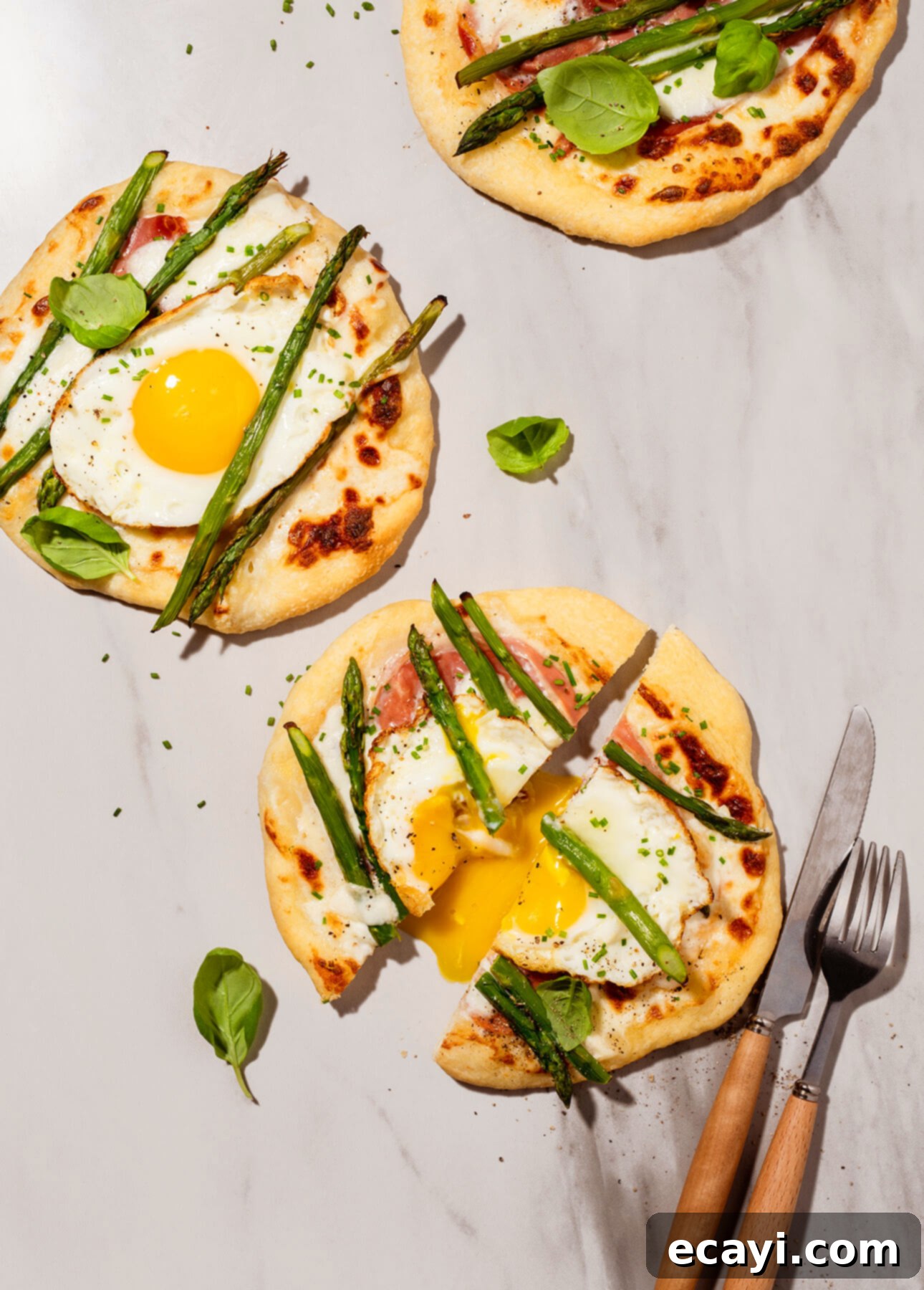 12 Must-Try Savory Egg Brunch Recipes 8 Breakfast Pizza from Scratch // FoodNouveau.com