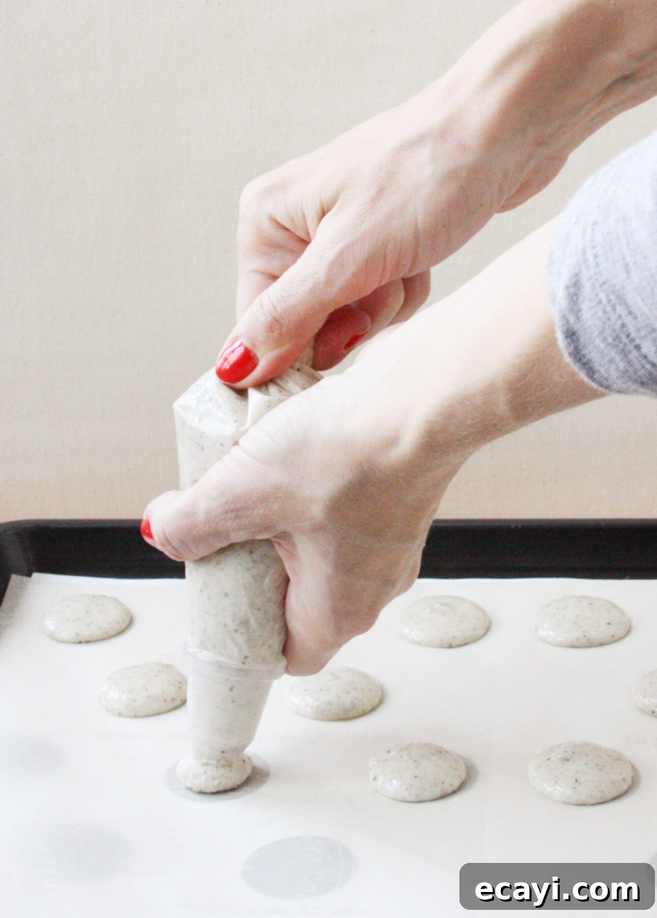 Bake a Rainbow: 15 Homemade Macaron Recipes 3 Piping French macaron shells // FoodNouveau.com
