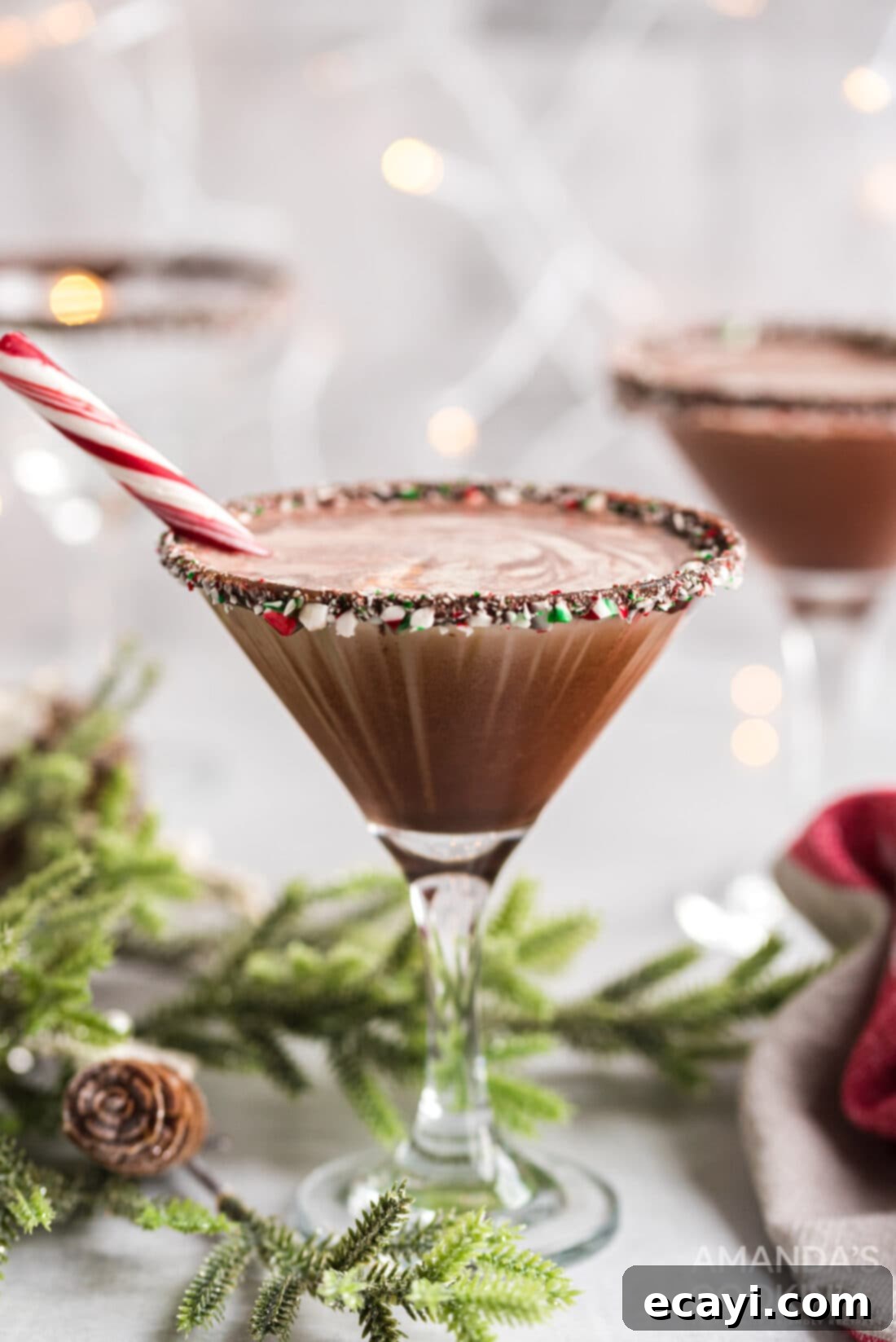This chocolate peppermint martini is the perfect Christmas cocktail! Make for your holiday gatherings or for a tasty cocktail with Christmas dinner. #peppermint #martini #cocktails #chocolate #chocolatemartini #peppermintmartini #holidaycocktail #christmas #christmasparty #vodka #partydrinks chocolate peppermint martini