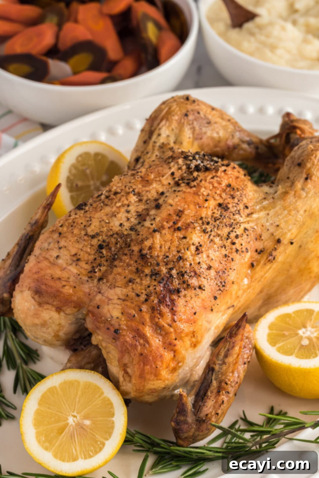 Golden Herb Roasted Chicken 3 Kızartılmış Tavuğun Yakın Çekim Fotoğrafı