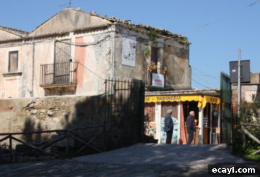 A small bar serving freshly squeezed orange juice in Syracusa, Sicily A charming small bar in Syracusa, Sicily, specializing in serving freshly squeezed orange juice