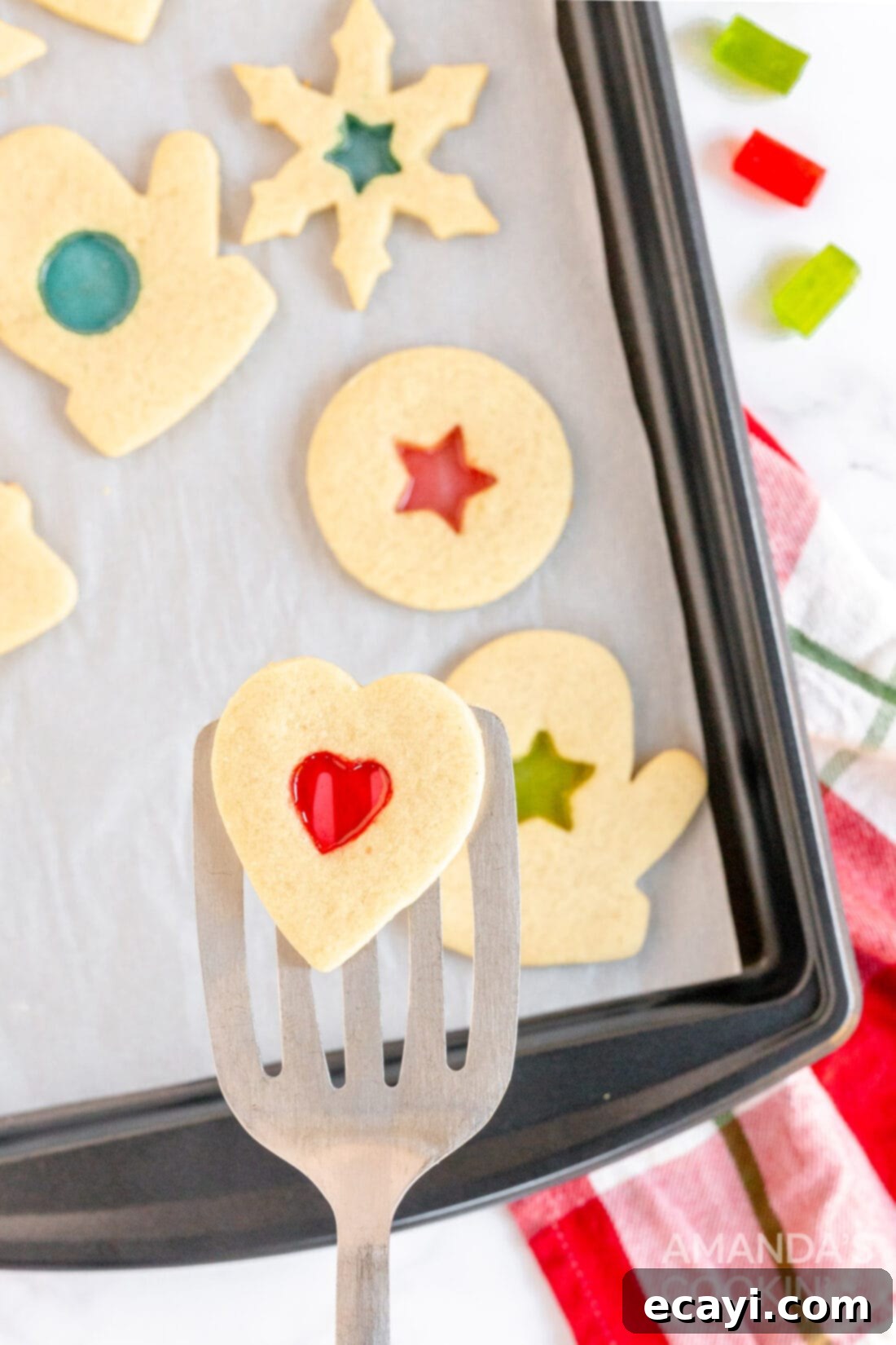 Art Glass Cookies 3 spatula lifting a cookie