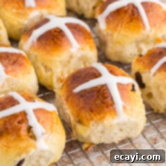 Spiced Easter Buns 20 Hot Cross Buns