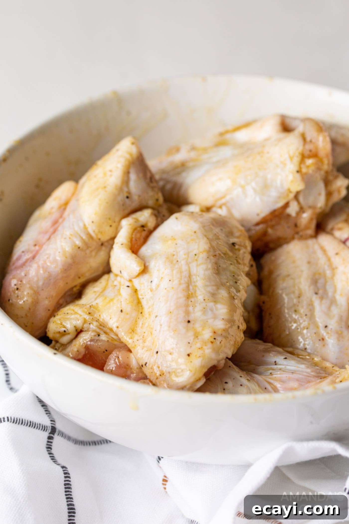 Crispy Air-Fried Wings 6 chicken wings in a bowl