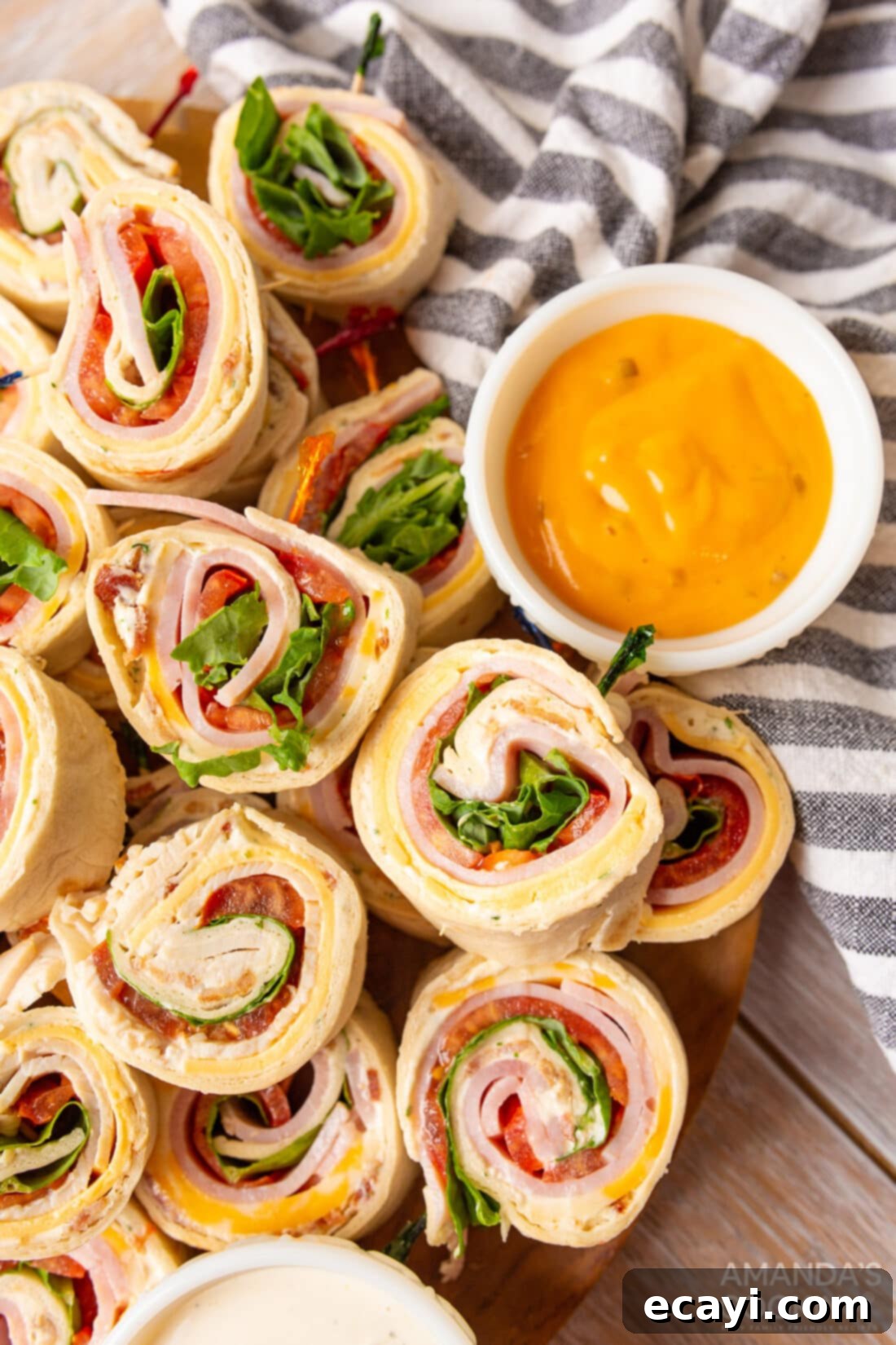 Swirl Sandwiches 2 Classic Club-Style Pinwheel Sandwiches with a Creamy Dip