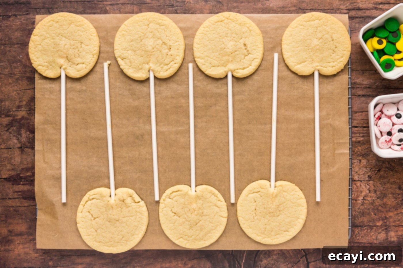 Spooktacular Mummy Cookies 7 cookie pops