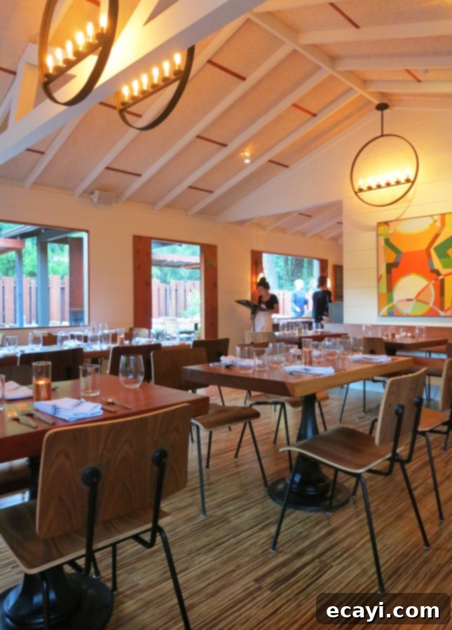 A Taste of Big Sur 7 Big Sur Roadhouse’s modern dining room // FoodNouveau.com