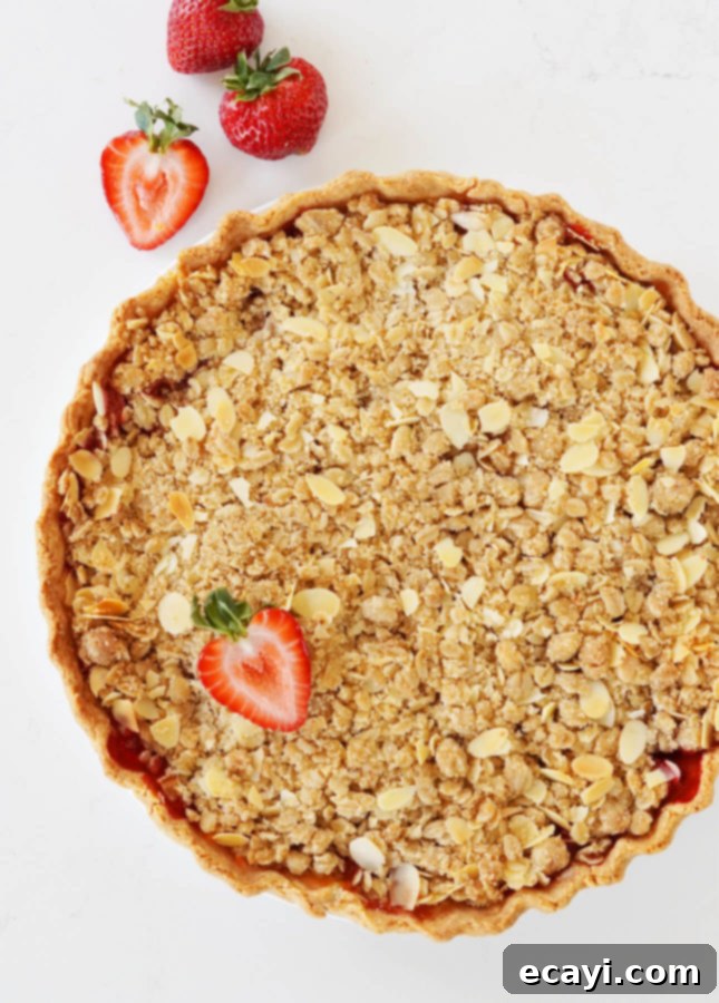 Rustic Strawberry Rhubarb Crumble Pie 3 Strawberry Rhubarb Crumble Pie // FoodNouveau.com