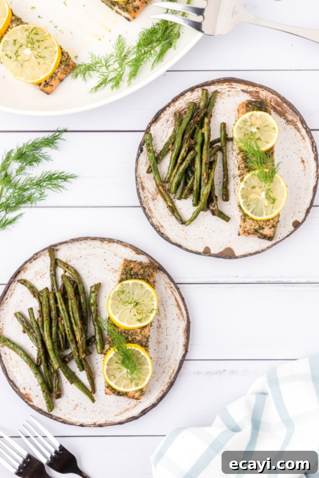 Zesty Dill Salmon 2 Two plates of Dill Salmon and green beans