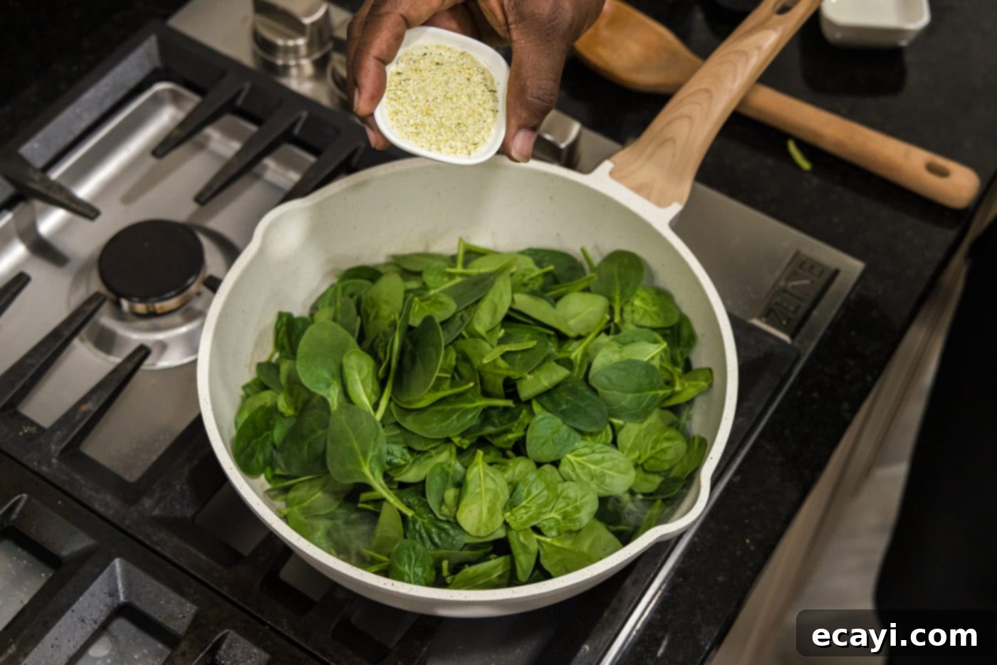 Garlic Spinach Sauté 7 seasoning spinach leaves with garlic salt