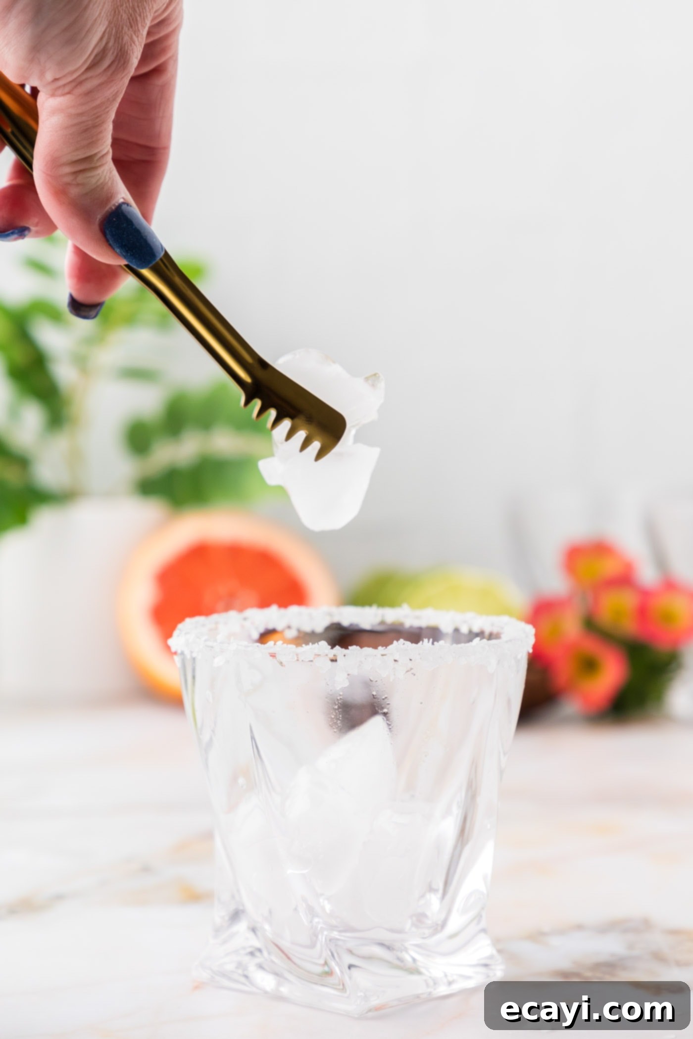 Paloma 7 adding ice to rock glass