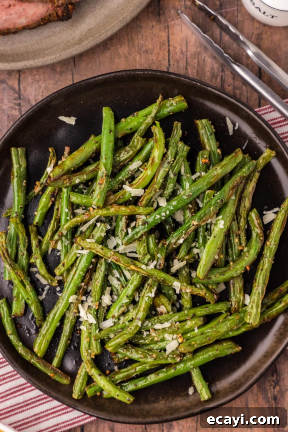 Crispy Air Fryer Green Beans 2 Close up photo of a plate of perfectly cooked Air Fryer Green Beans, showing their tender-crisp texture and vibrant color.