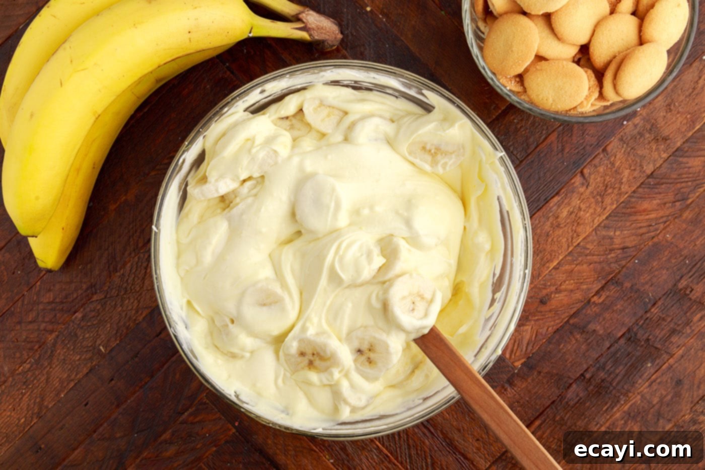 Decadent Banana Layers 10 cream cheese pudding mixture with sliced bananas