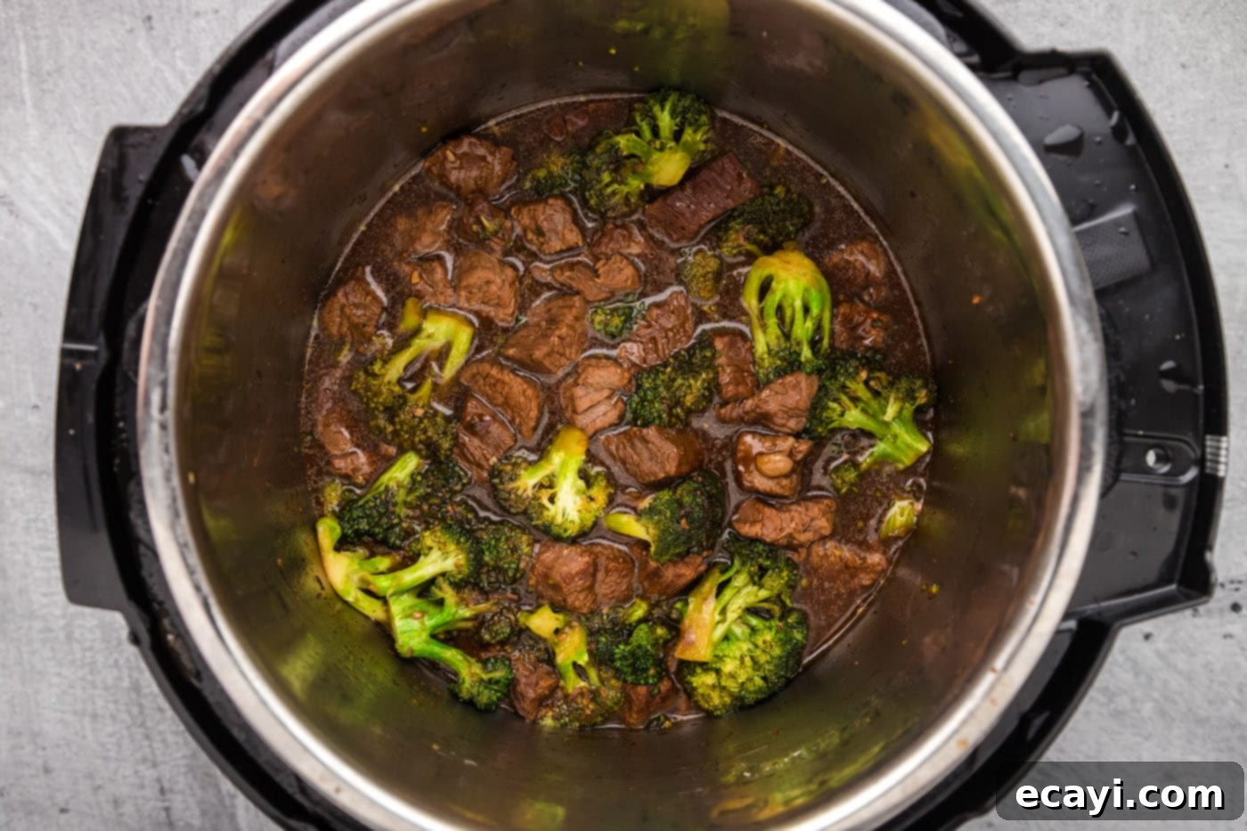 Delicious Instant Pot Beef and Broccoli 11 A vibrant, finished Instant Pot Beef and Broccoli dish, perfectly cooked and ready to be served directly from the pressure cooker.